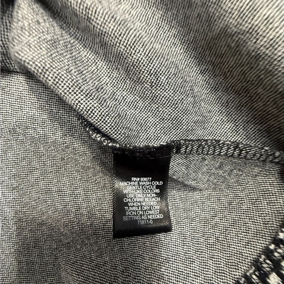 Liz Claiborne Black and White Fitted Asymmetrical Career Blouse - Picture 5 of 6